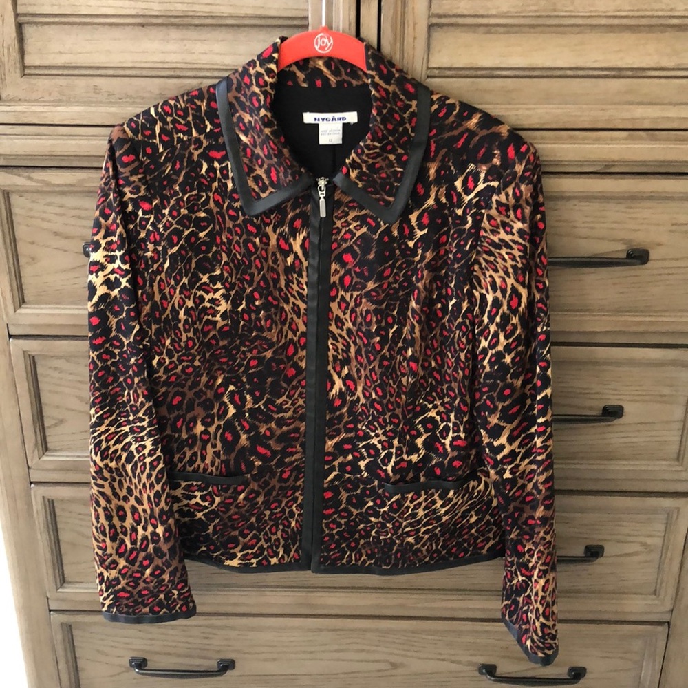 Animal print blazer .